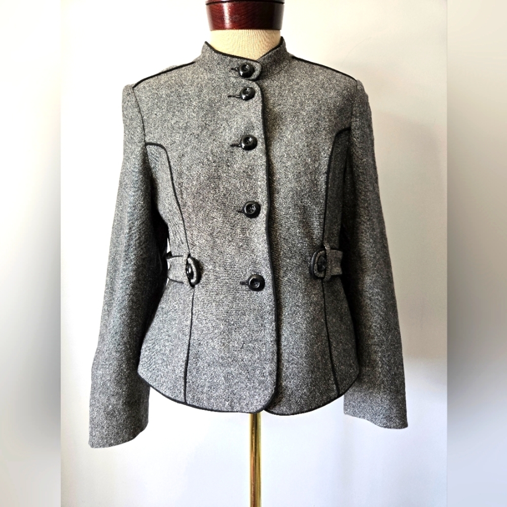 LOUBEN Wool and Silk Grey Button-Up Jacket. Size 8P